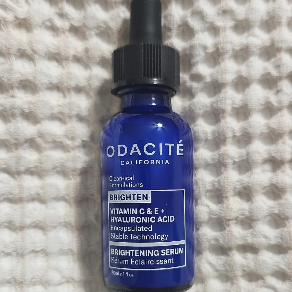 Blue Brightening Serum with Vitamin C & E